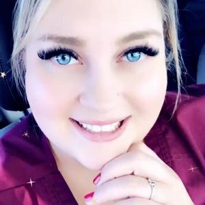 Meet your Posher, Leanna